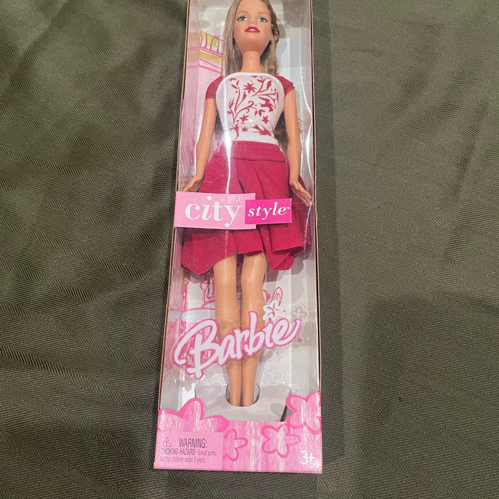 Barbie City Style Doll in Pink and White 2003